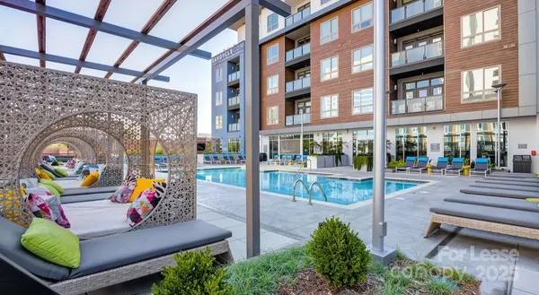 $3,242 | 650 East Brooklyn Vlg Avenue, Unit C1, Charlotte, NC 28202