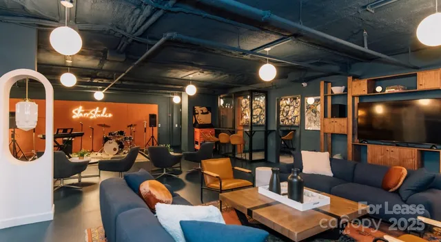 $1,399 | 650 East Brooklyn Vlg Avenue, Unit S1, Charlotte, NC 28202