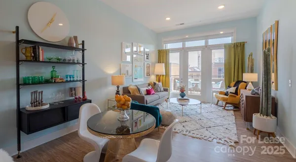 $3,242 | 650 East Brooklyn Vlg Avenue, Unit C1, Charlotte, NC 28202