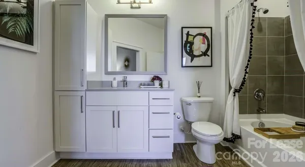 $2,382 | 650 East Brooklyn Vlg Avenue, Unit B1, Charlotte, NC 28202