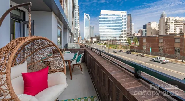 $3,242 | 650 East Brooklyn Vlg Avenue, Unit C1, Charlotte, NC 28202