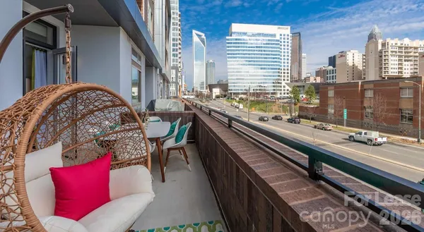 $2,382 | 650 East Brooklyn Vlg Avenue, Unit B1, Charlotte, NC 28202