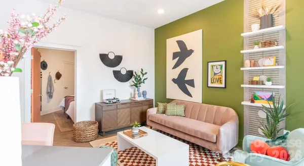 $2,382 | 650 East Brooklyn Vlg Avenue, Unit B1, Charlotte, NC 28202
