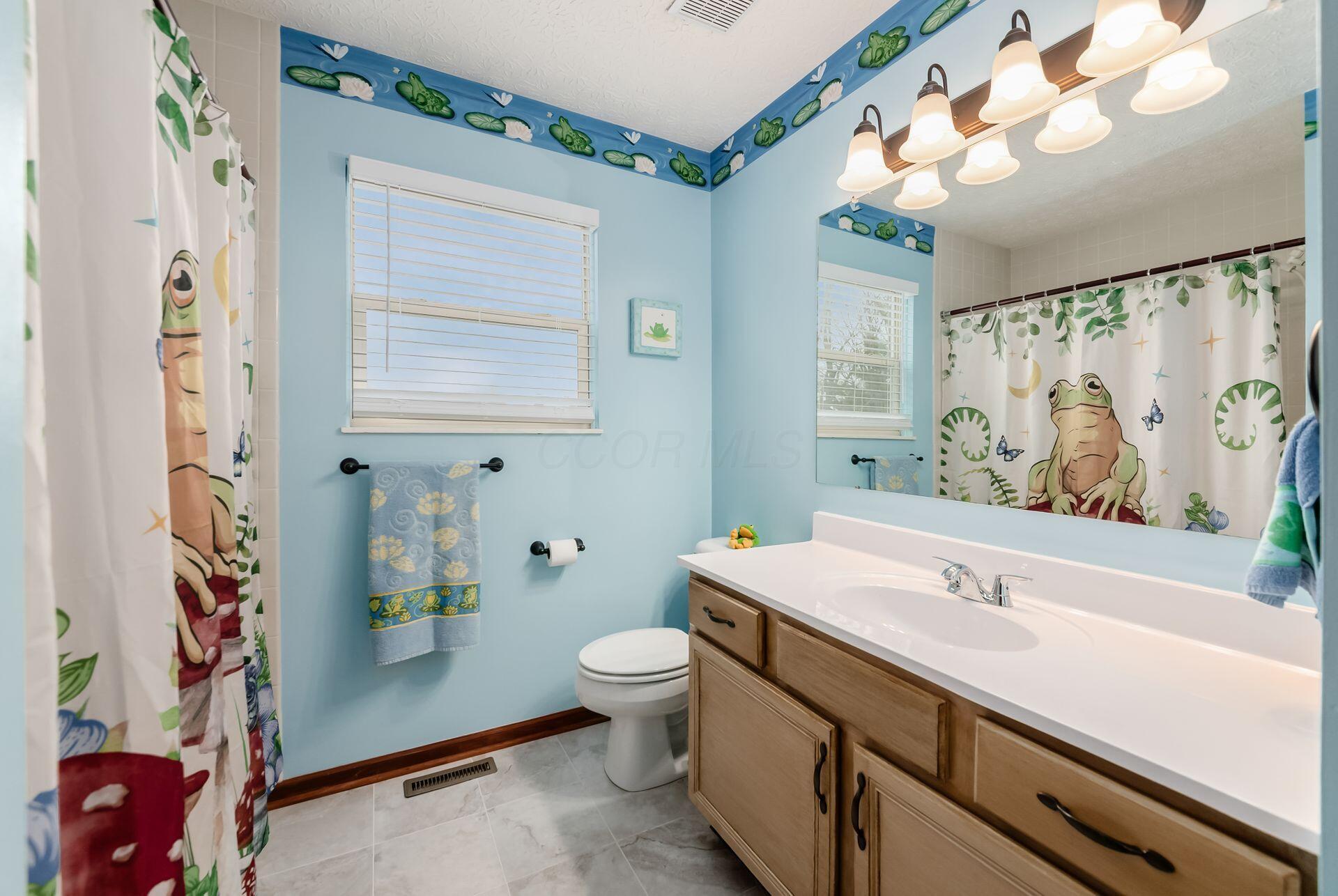 5581 Seapine Road Hilliard, OH 43026 - Photo 34 of 58 Main / Hall Full Bath