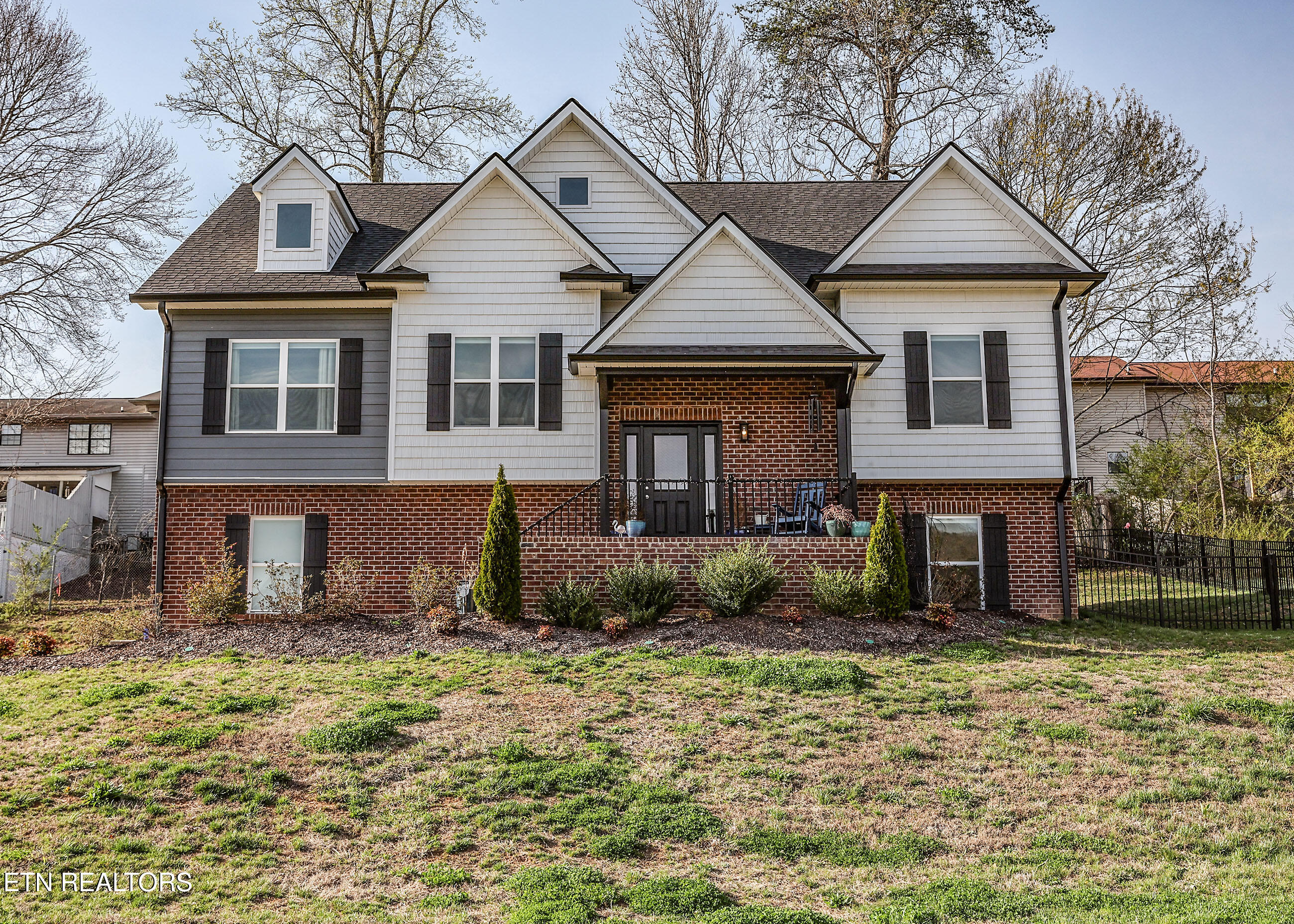 117 Crossroads Boulevard Oak Ridge, TN 37830 - Photo 1 of 14 c1