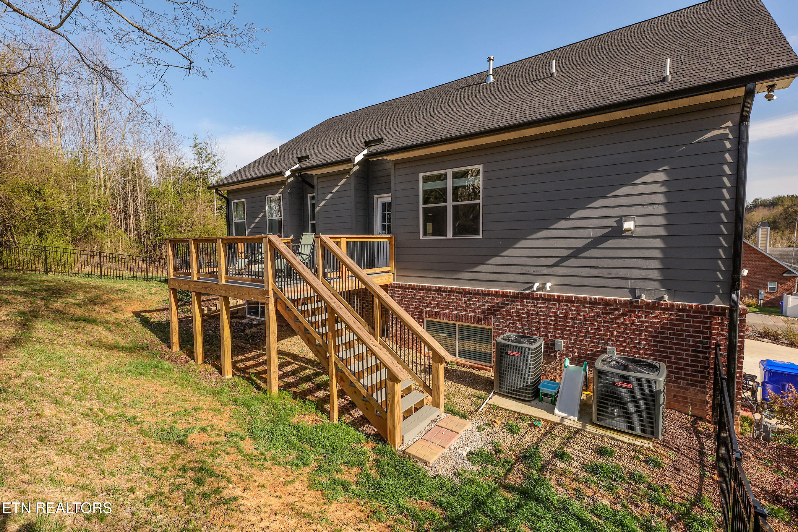 117 Crossroads Boulevard Oak Ridge, TN 37830 - Photo 3 of 14 c108