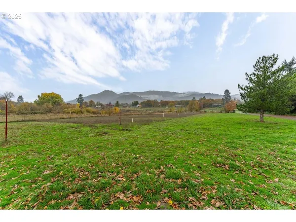 $379,000 | 400 Holmstead Road, Williams, OR 97544