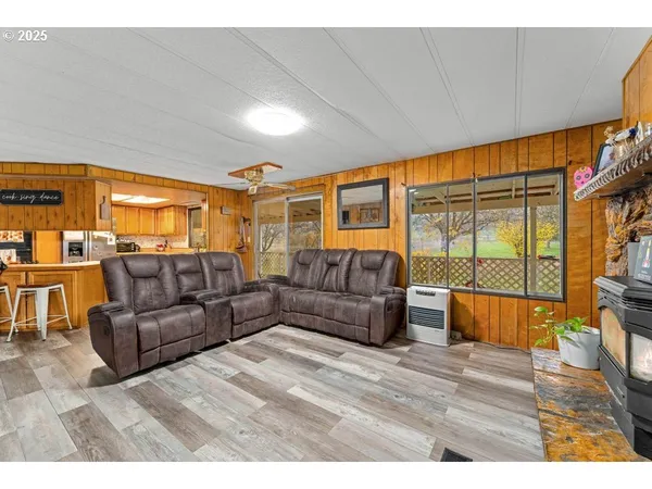 $379,000 | 400 Holmstead Road, Williams, OR 97544