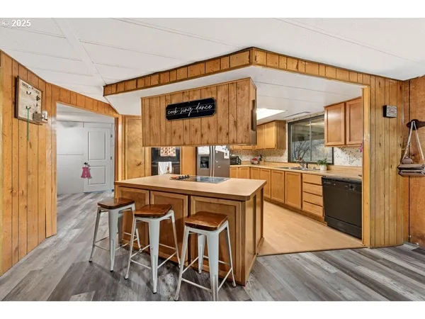 $379,000 | 400 Holmstead Road, Williams, OR 97544