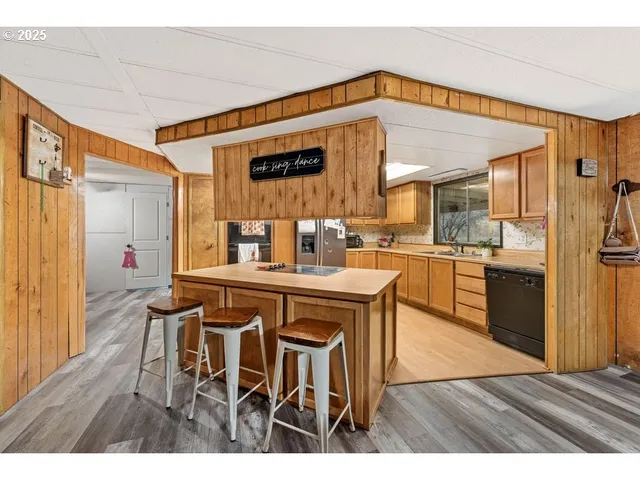 $385,000 | 400 Holmstead Road, Williams, OR 97544