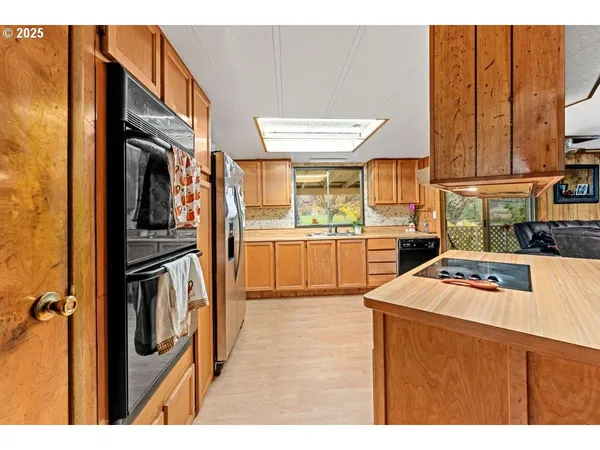 $379,000 | 400 Holmstead Road, Williams, OR 97544