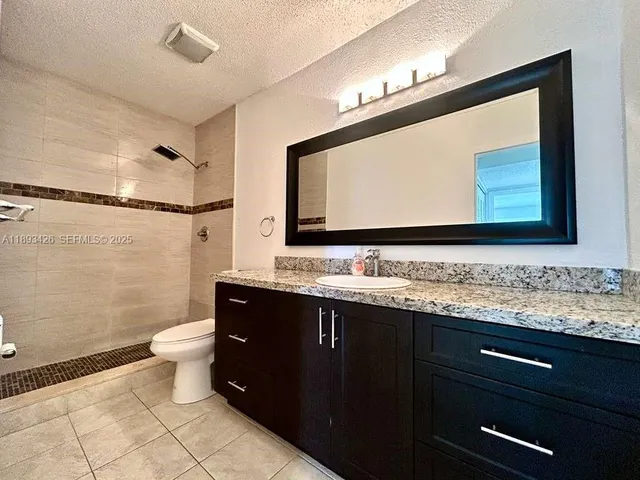 $1,900 | 4920 Northwest 79th Avenue, Unit 307, Doral, FL 33166