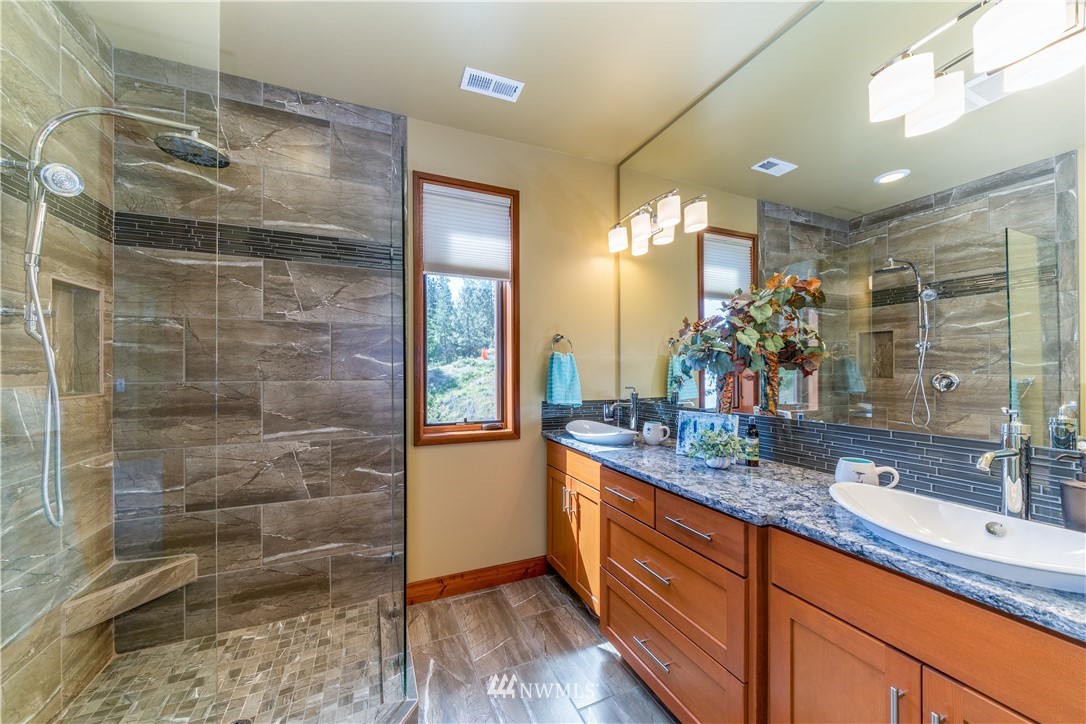 8541 South Lakeshore Road Chelan, WA 98816 - Photo 14 of 22 Gallery Image 14