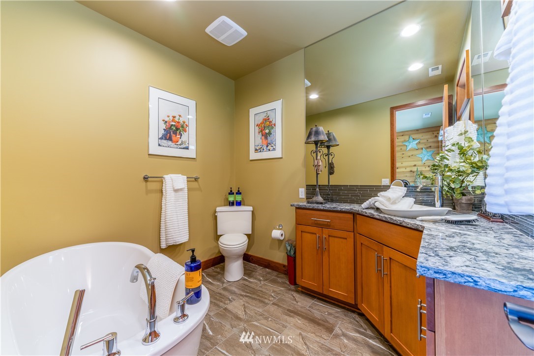 8541 South Lakeshore Road Chelan, WA 98816 - Photo 17 of 22 Gallery Image 17