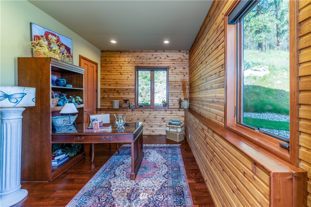 8541 South Lakeshore Road Chelan, WA 98816 - Photo 18 of 22 Gallery Image 18
