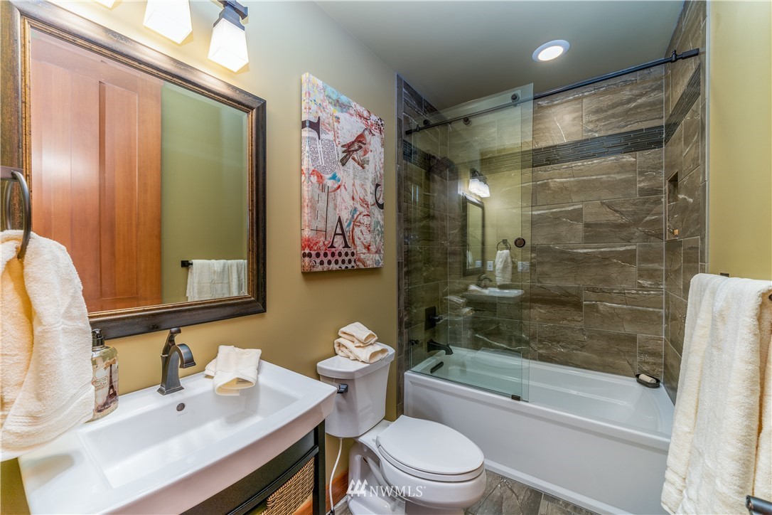 8541 South Lakeshore Road Chelan, WA 98816 - Photo 19 of 22 Gallery Image 19