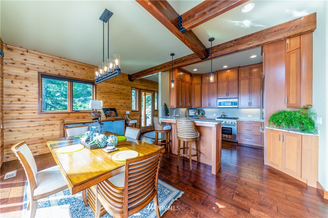 8541 South Lakeshore Road Chelan, WA 98816 - Photo 8 of 22 Gallery Image 8