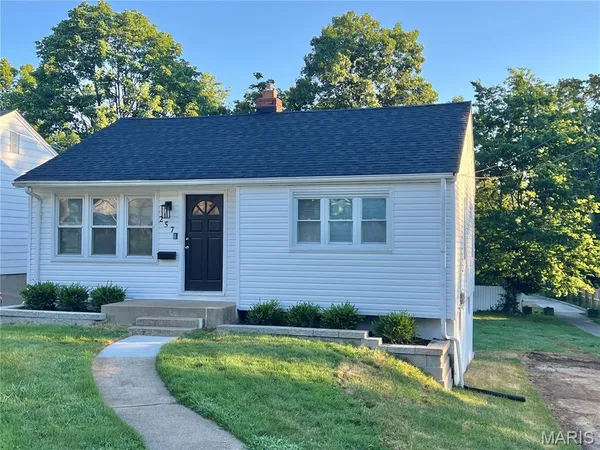 $1,995 | 257 Monica Drive, Sunset Hills, MO 63127