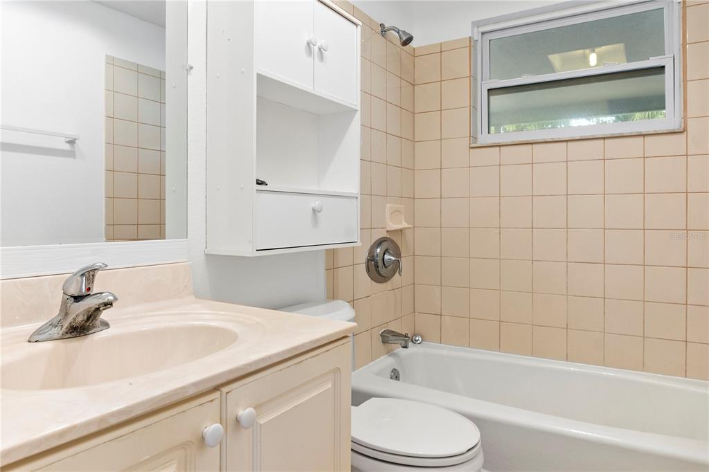 340 Periwinkle Road Venice, FL 34293 - Photo 18 of 36 a bathroom with a sink and a bathtub