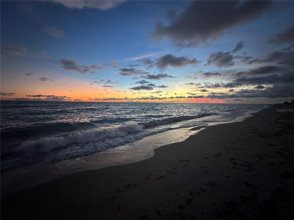 340 Periwinkle Road Venice, FL 34293 - Photo 3 of 36 a view of an ocean from a ceiling fan