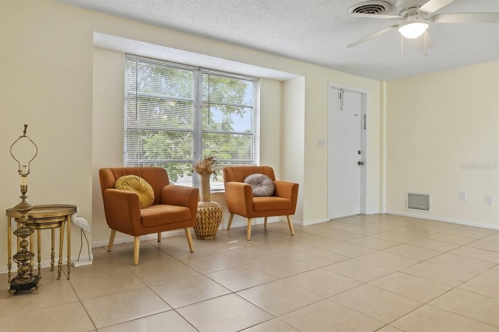 340 Periwinkle Road Venice, FL 34293 - Photo 10 of 36 a living room with furniture and a window