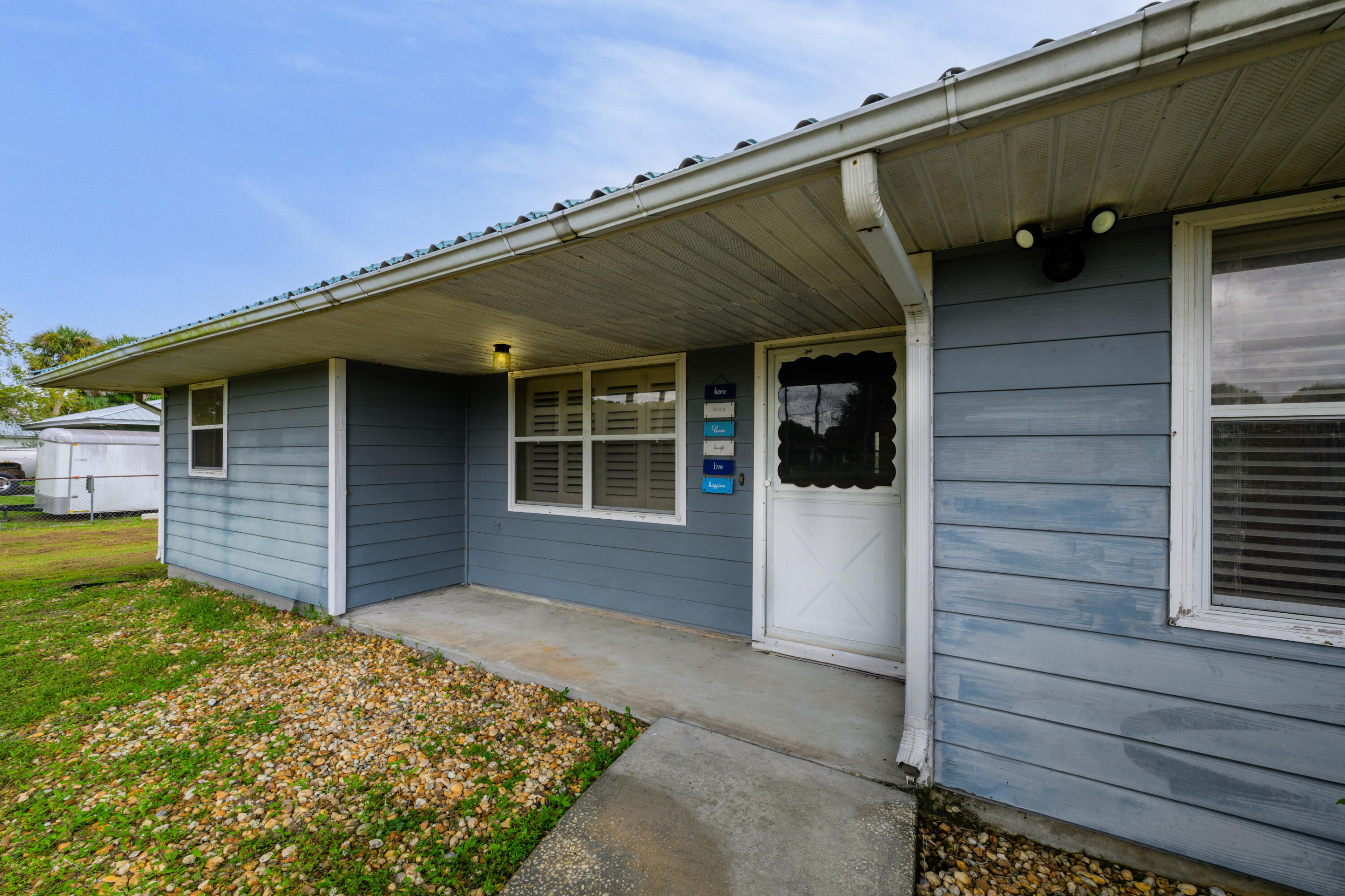 588 Ellerbee Road Okeechobee, FL 34972 - Photo 4 of 41 DSC_9916-Edit