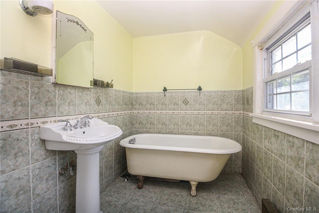 237 Coligni Avenue New Rochelle, NY 10801 - Photo 25 of 33 Gallery Image 25