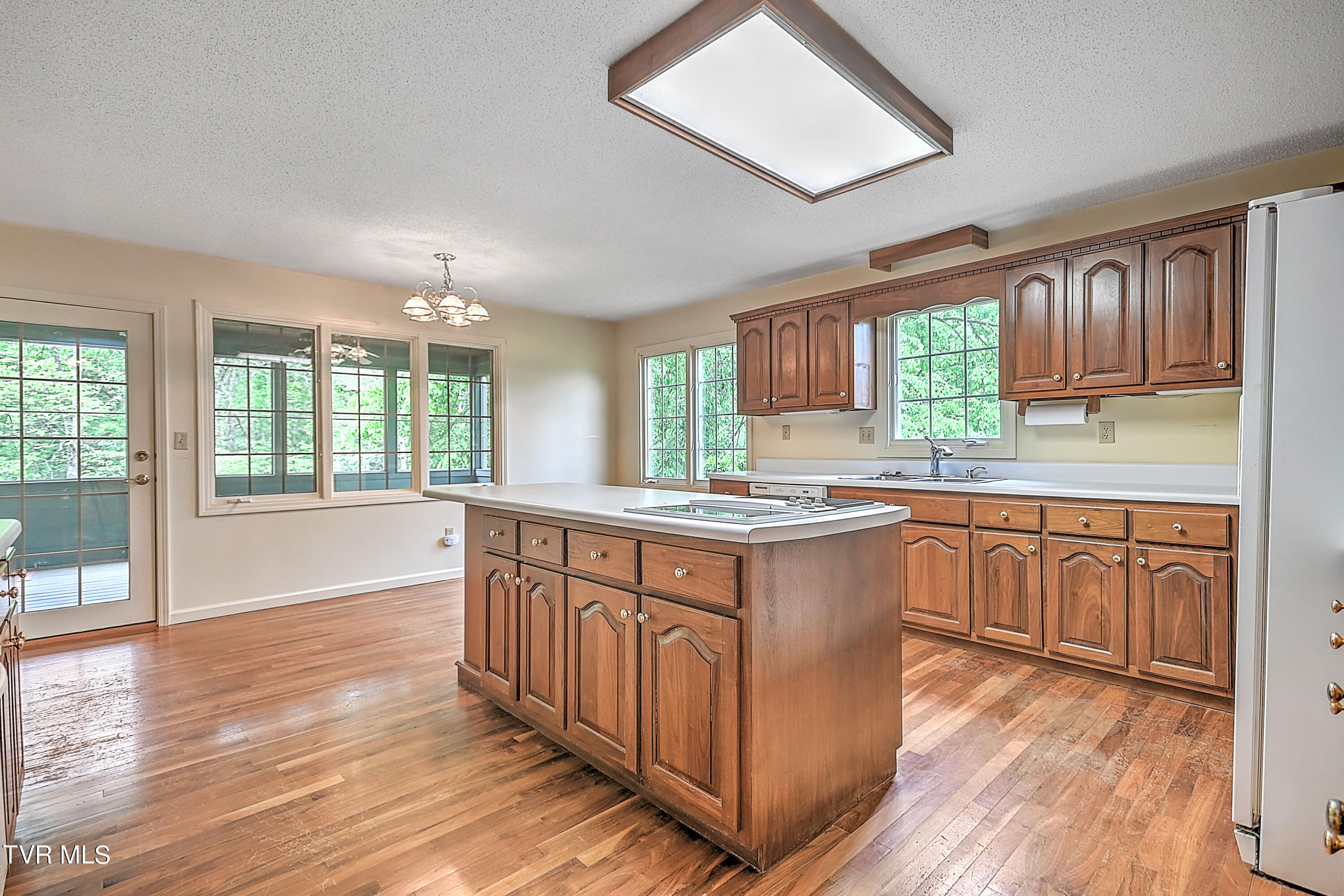 143 Rippling Run Road Kingsport, TN 37663 - Photo 26 of 69 143 Rippling Interior-19