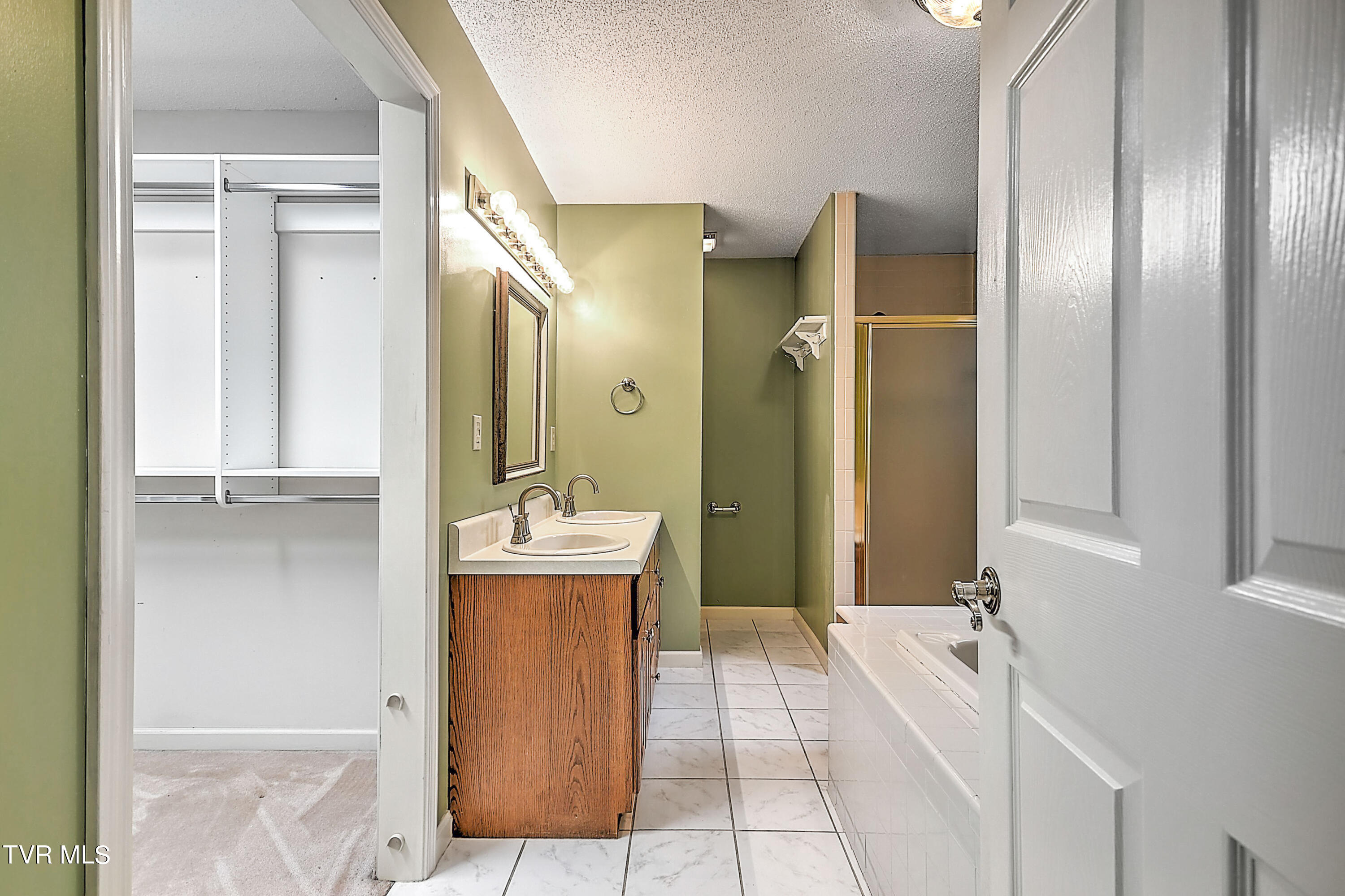 143 Rippling Run Road Kingsport, TN 37663 - Photo 34 of 69 143 Rippling Interior-26