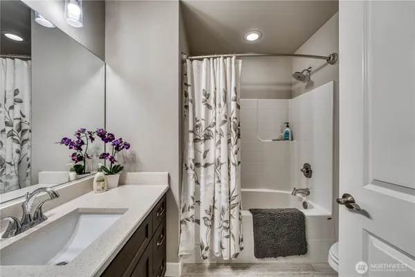 $779,950 | 1053 11th Tee Drive, Unit 32, Fircrest, WA 98466