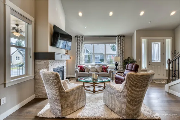 $779,950 | 1053 11th Tee Drive, Unit 32, Fircrest, WA 98466