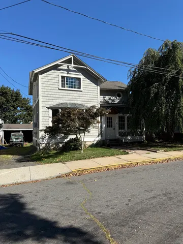 $189,909 | 18 Bacon Avenue, Middletown, CT 06457