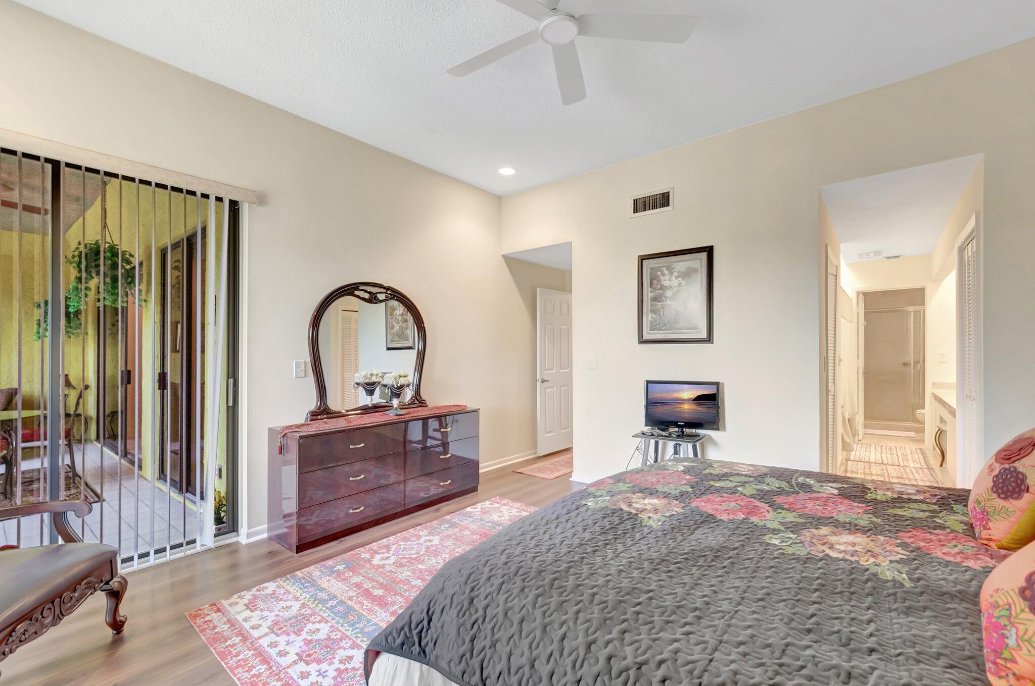 7472 La Paz Boulevard, Unit 302 Boca Raton, FL 33433 - Photo 20 of 36 Master