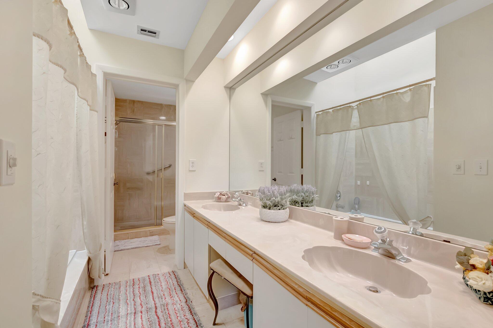 7472 La Paz Boulevard, Unit 302 Boca Raton, FL 33433 - Photo 23 of 36 Master bath