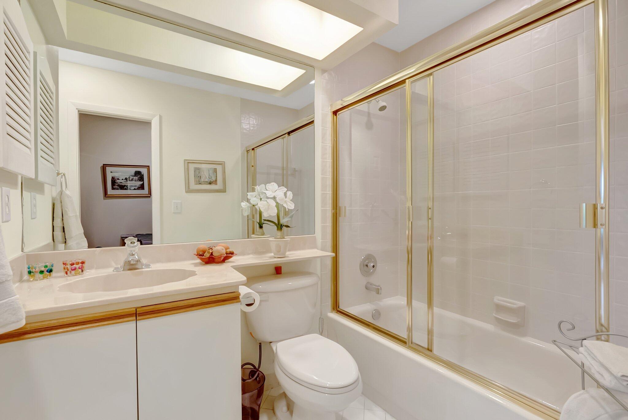 7472 La Paz Boulevard, Unit 302 Boca Raton, FL 33433 - Photo 28 of 36 Bath 2