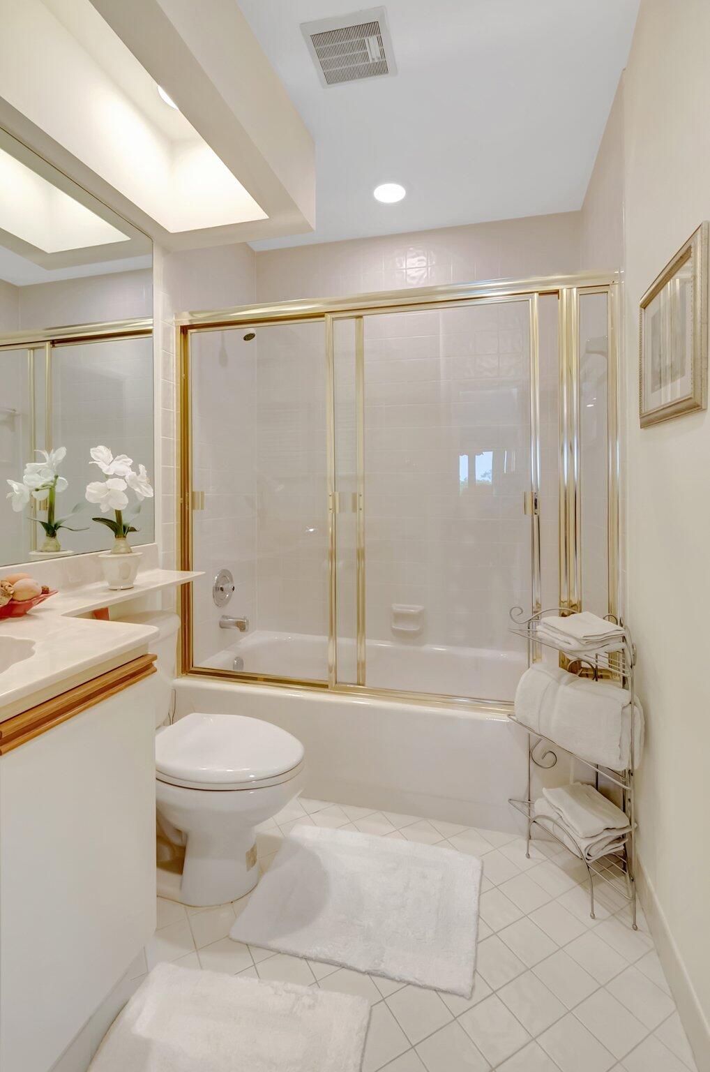 7472 La Paz Boulevard, Unit 302 Boca Raton, FL 33433 - Photo 29 of 36 Bath 2
