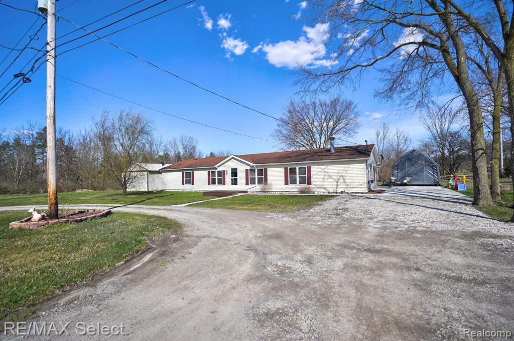 3509 South Genesee Road Burton, MI 48519 - Photo 2 of 32