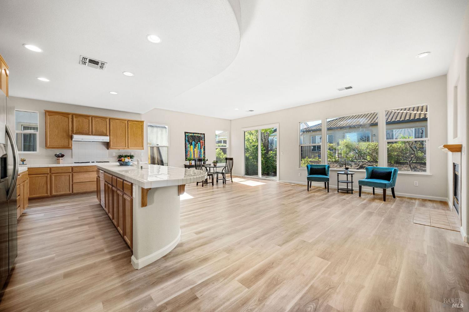 377 Shadow Creek Drive Rio Vista, CA 94571 - Photo 4 of 77 great room and kitchen