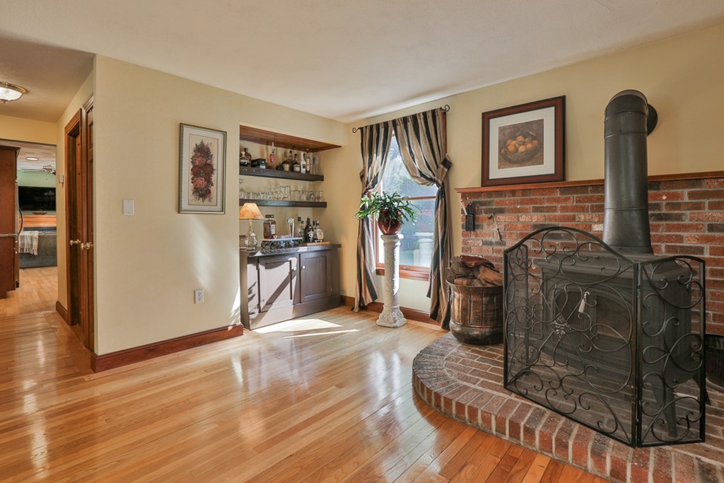 14 Belmont Road Billerica, MA 01821 - Photo 13 of 30 a view of a livingroom with workspace and a couch