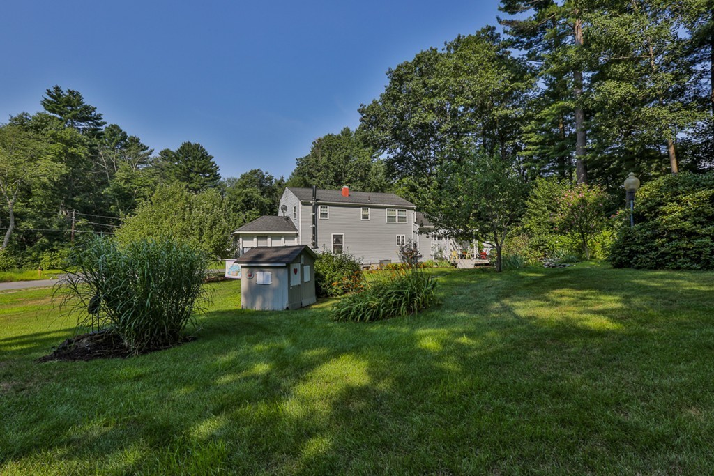 14 Belmont Road Billerica, MA 01821 - Photo 5 of 30 a house view with a garden space