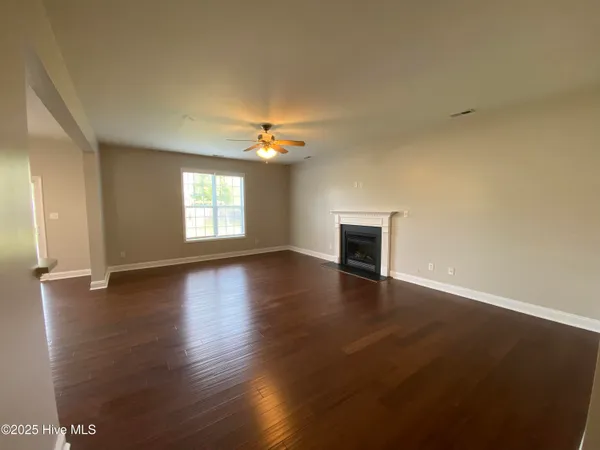 $1,950 | 105 Moonstone Court, Jacksonville, NC 28546