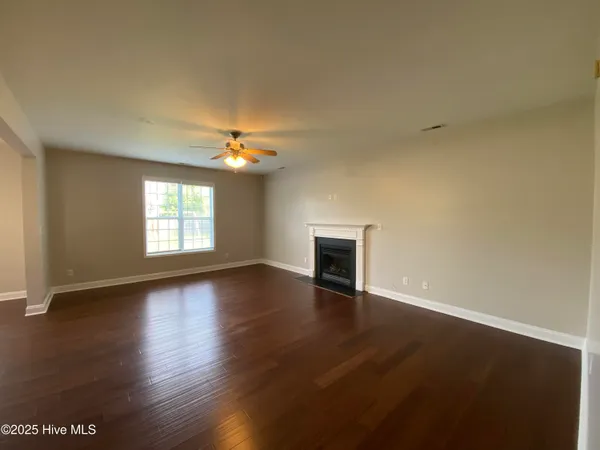 $1,950 | 105 Moonstone Court, Jacksonville, NC 28546