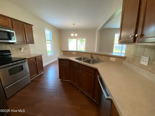 $1,950 | 105 Moonstone Court, Jacksonville, NC 28546