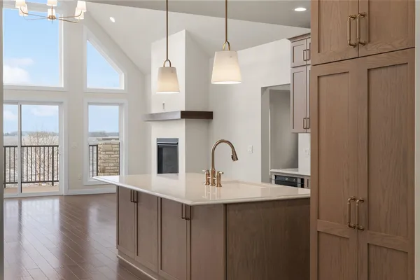 $849,900 | 204 Lakeview Circle, Beaver Dam, WI 53916