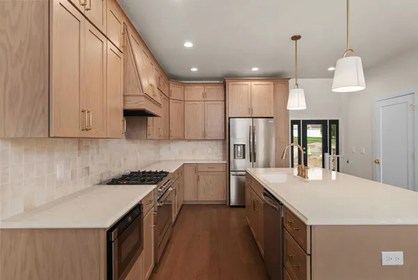 $849,900 | 204 Lakeview Circle, Beaver Dam, WI 53916
