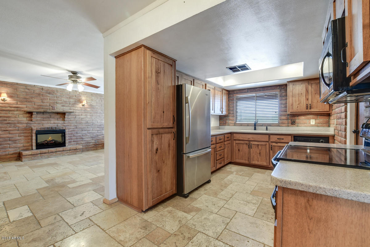 1002 East Maddock Road Phoenix, AZ 85086 - Photo 11 of 49 Kitchen