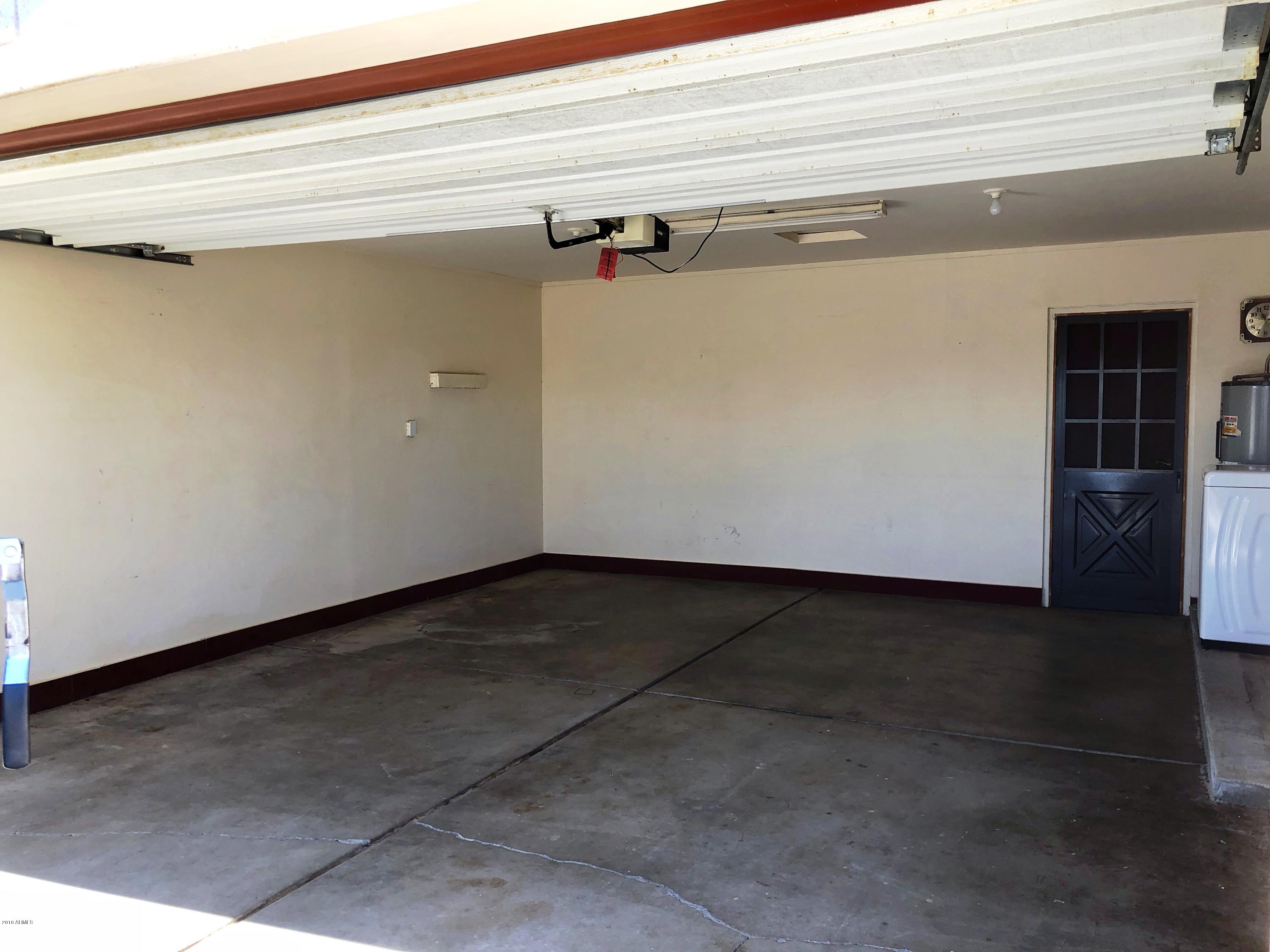 1002 East Maddock Road Phoenix, AZ 85086 - Photo 26 of 49 garage