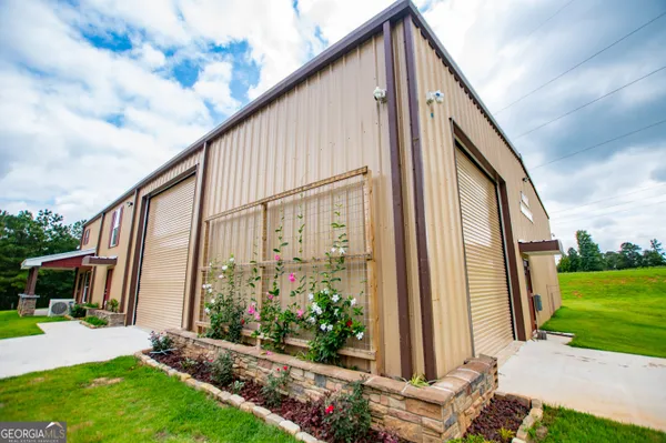 a kitchen with stainless steel appliances kitchen island granite countertop a stove a refrigerator a oven a sink with island and chairs