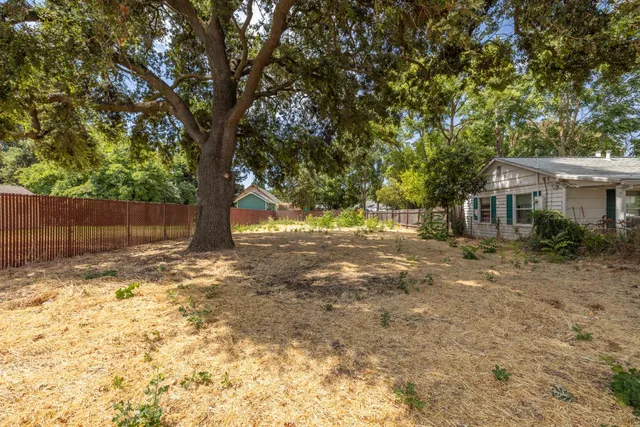 a front view of house with yard