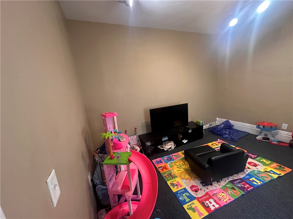 345 4th Street Rochester, NY 14605 - Photo 5 of 8